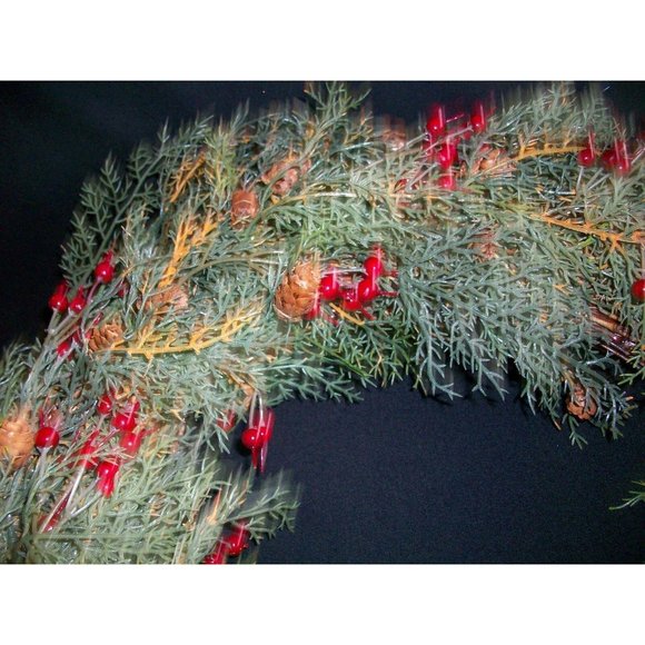Artificial 18" Pine Christmas Wreath Holly Berries - Picture 4 of 6